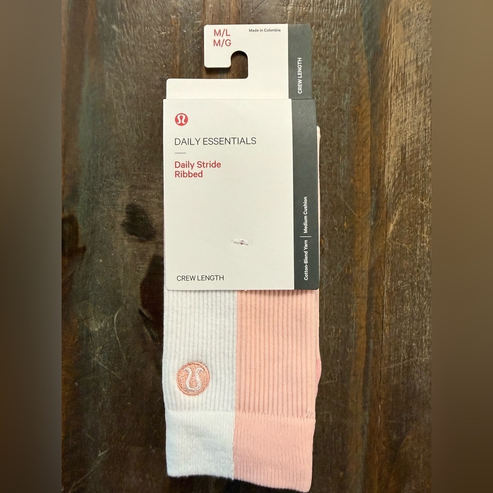 Lululemon Daily Stride Ribbed Crew Socks Size M/L Pink White Medium Cushion NWT
